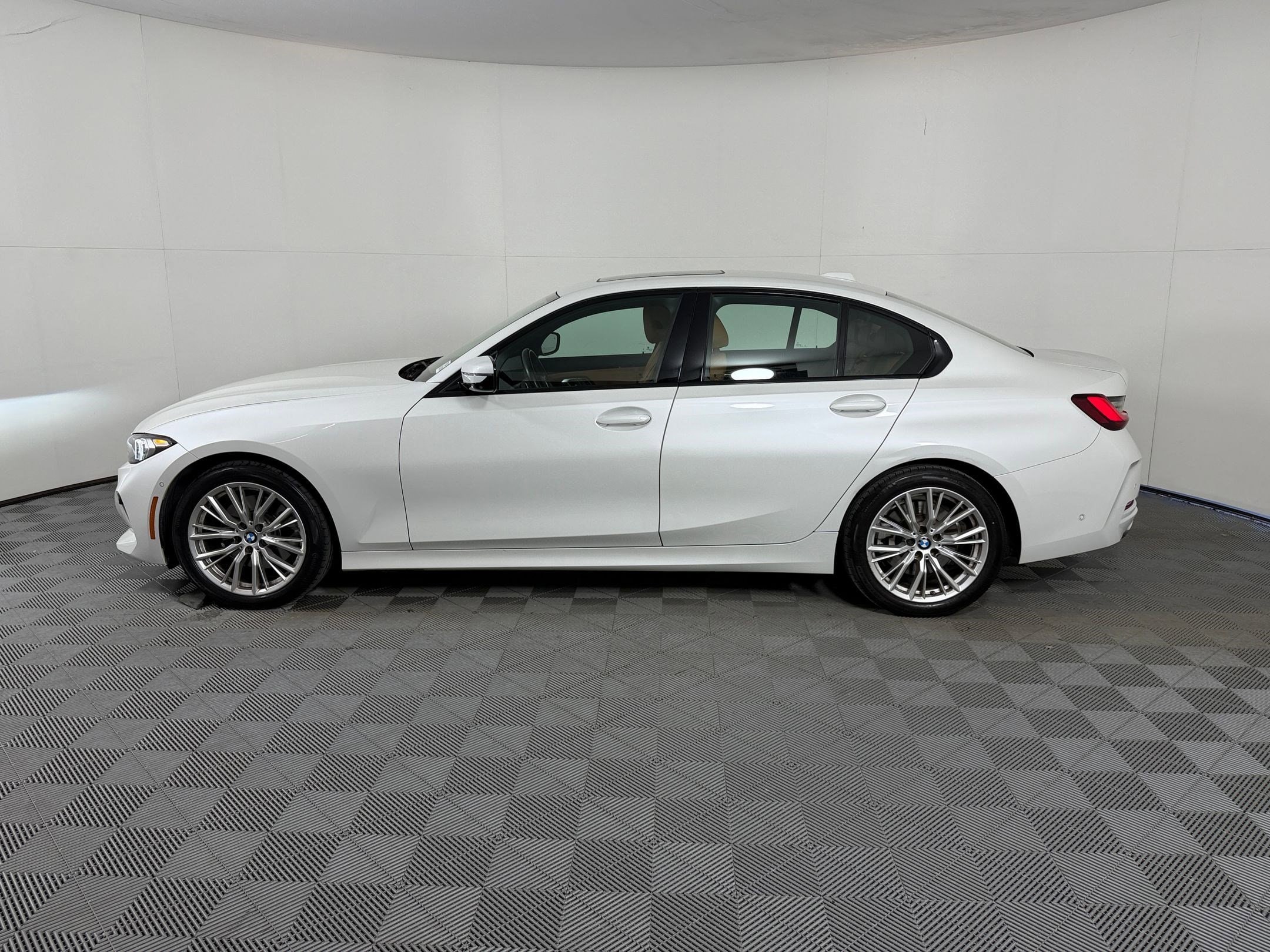 bmw 3 series 2023 3MW69FF05P8D40185 image bmw 3 series 2023 3MW69FF05P8D40185 image